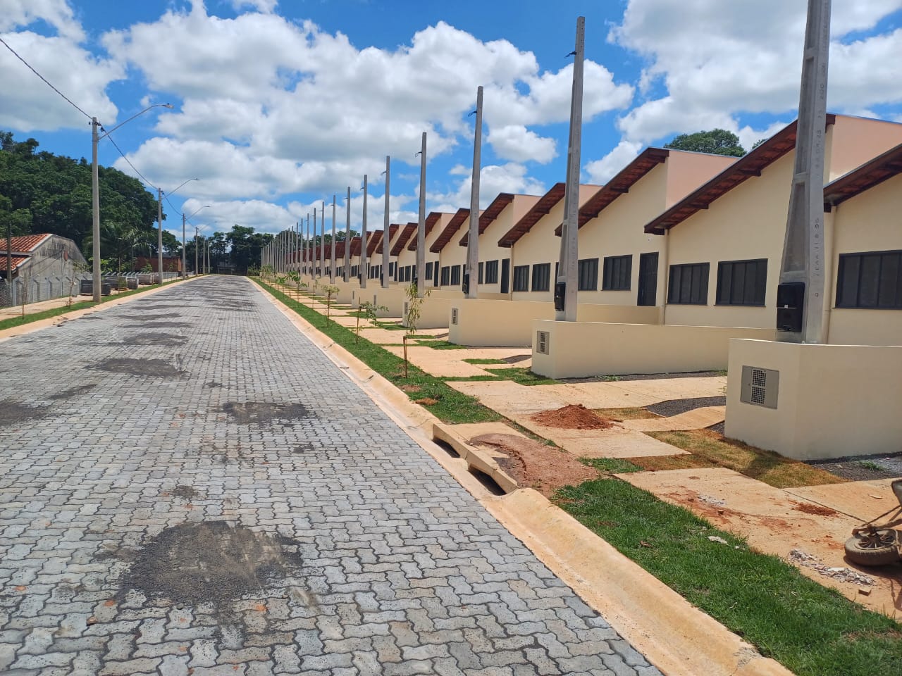 Poste Padrão Bifásico